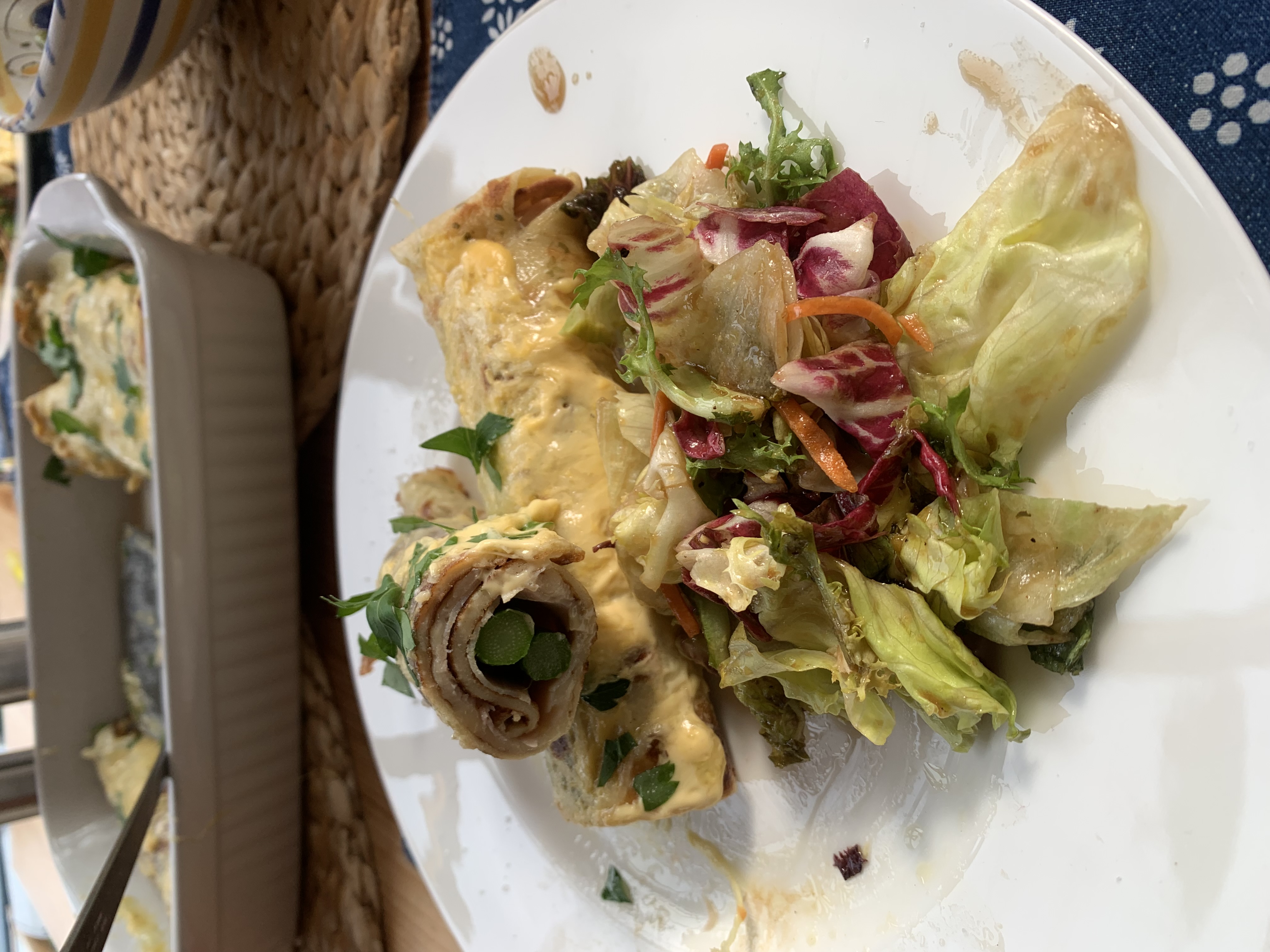 überbackener_Pfannekuchen_mitgrünem_Spargel.jpg
